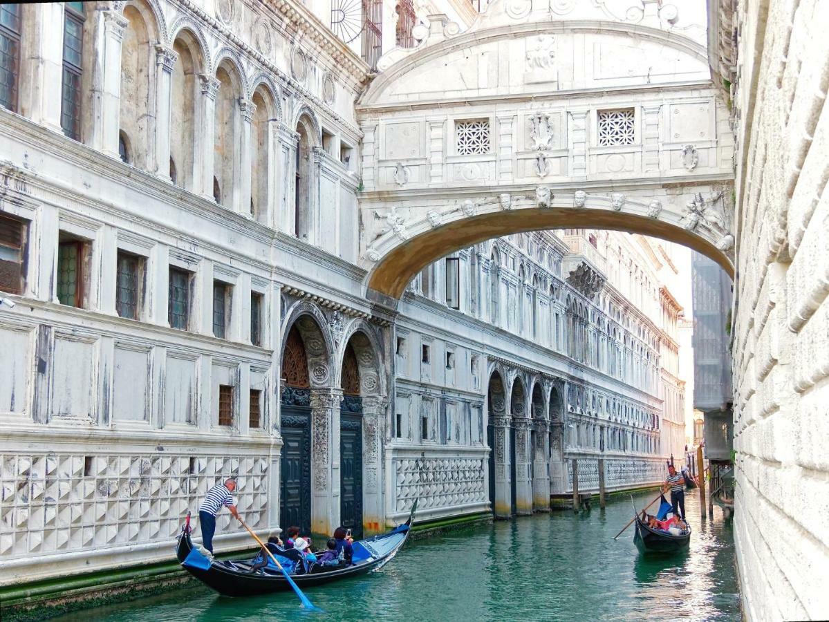 CA ZULIAN amazing canal view apartment Venezia Esterno foto