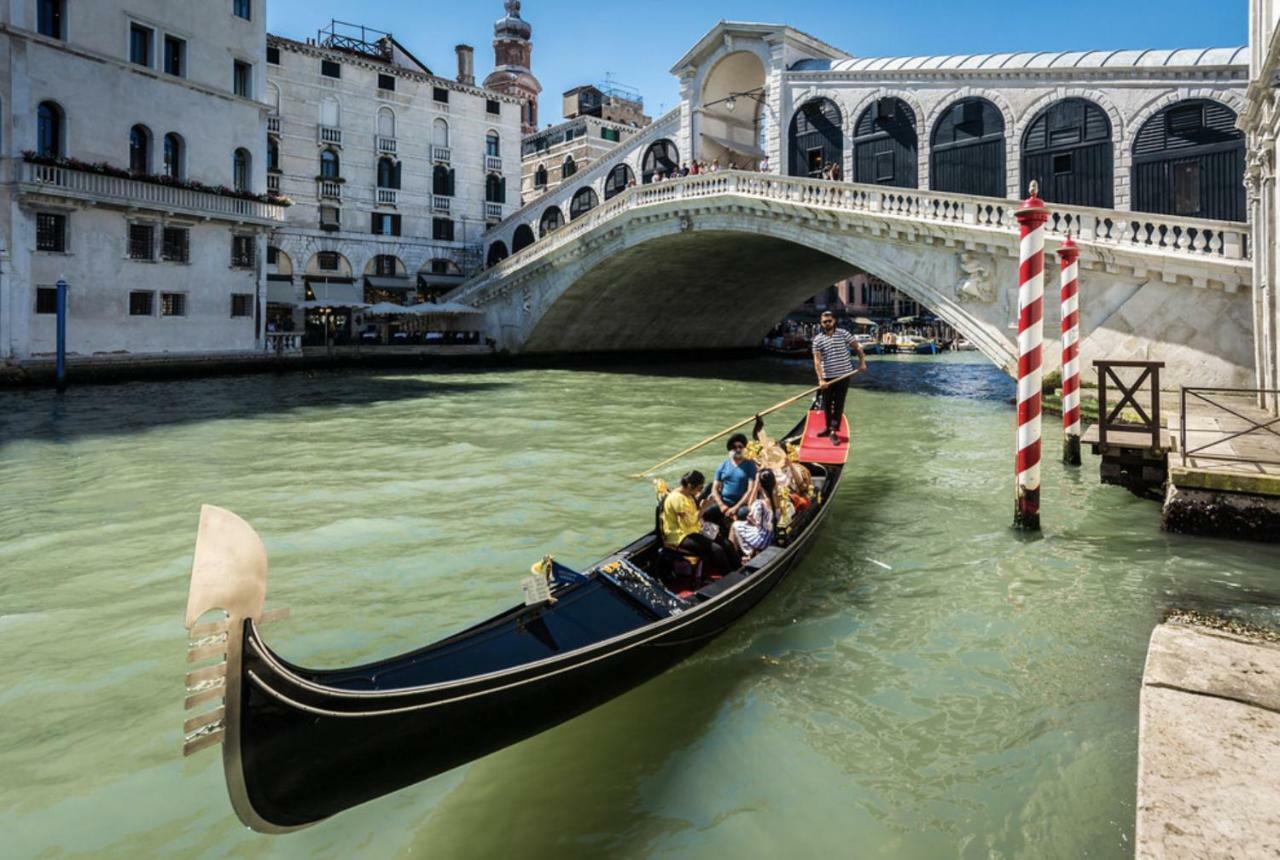 CA ZULIAN amazing canal view apartment Venezia Esterno foto