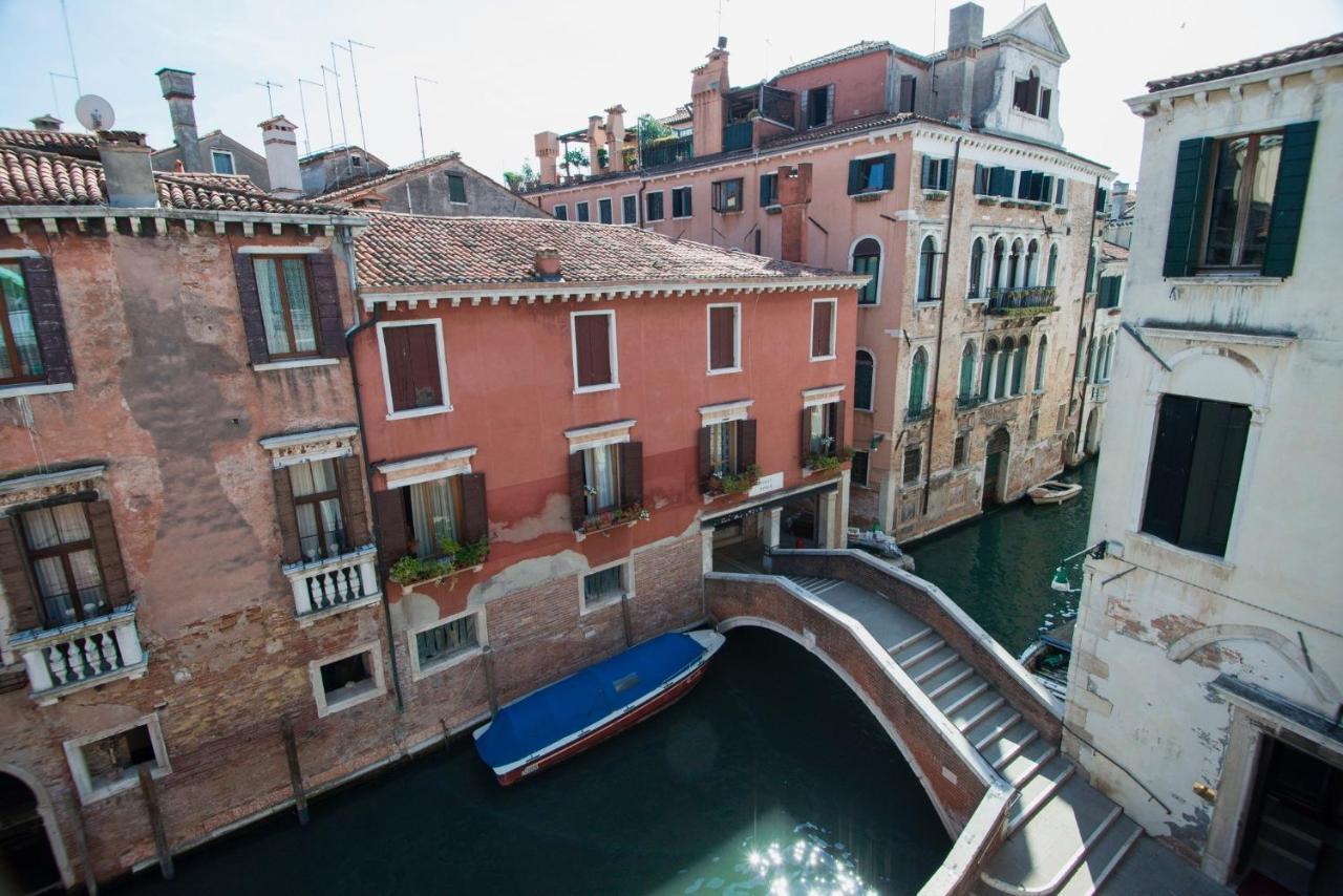 CA ZULIAN amazing canal view apartment Venezia Esterno foto